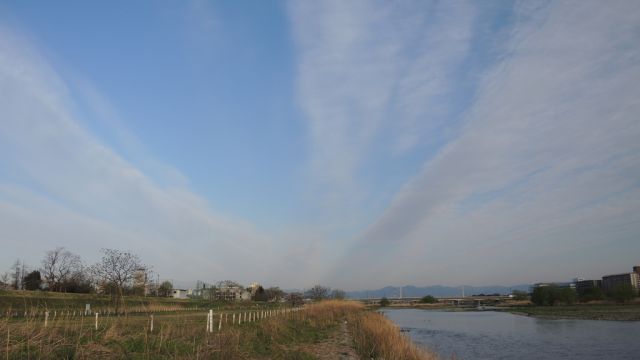 多摩川と雲