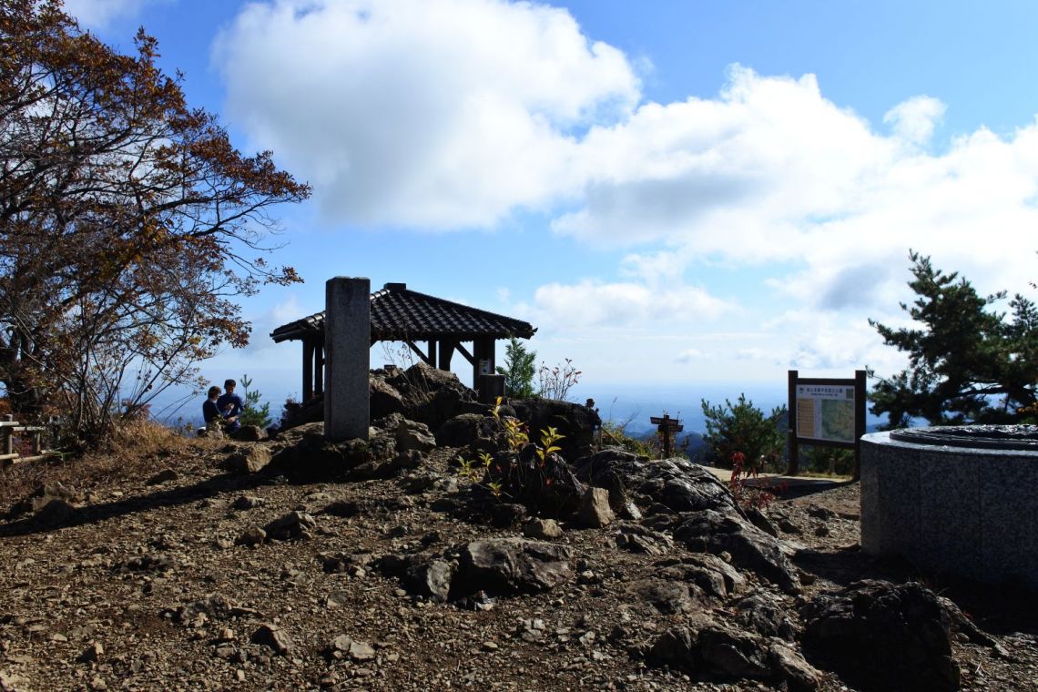 日の出山