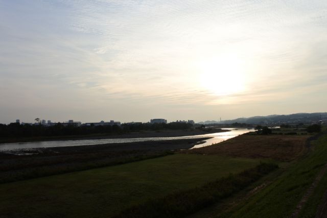 水面に映る朝日