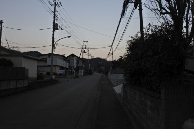 高尾駅を降りてひたすら北上