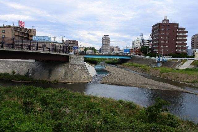 大栗川乞田川合流地点