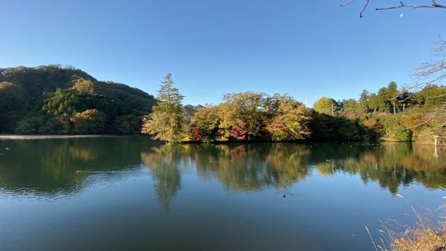 静かな湖面