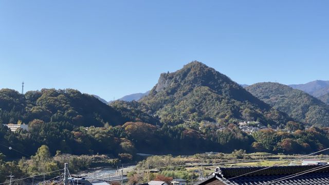 魅力的な山が