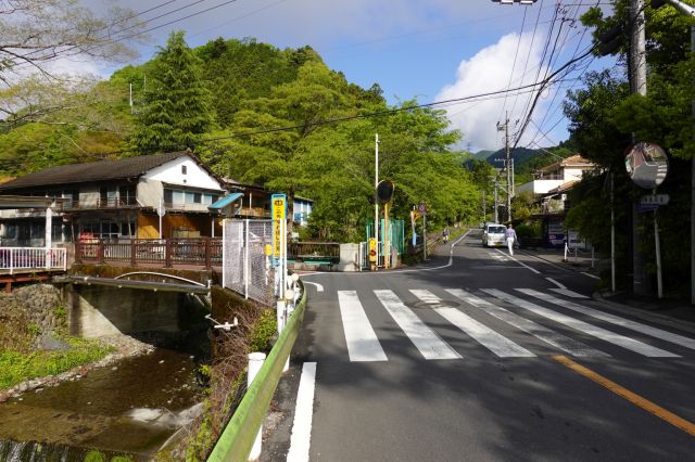 陣馬街道から離れる