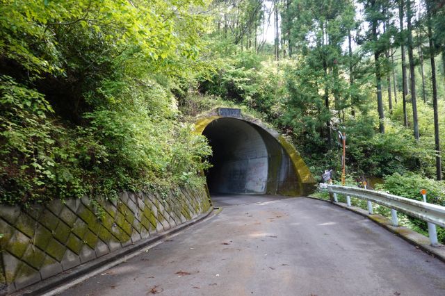 トンネル