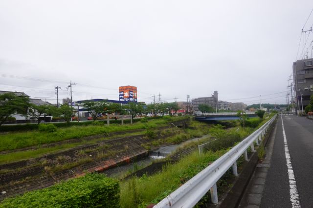 大栗川沿いを川上へ