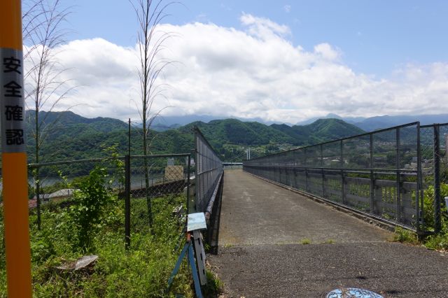 中央道を渡る橋