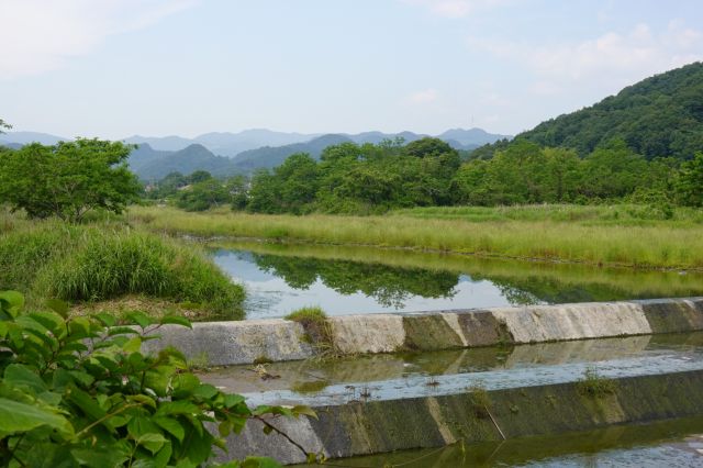 川と山の稜線