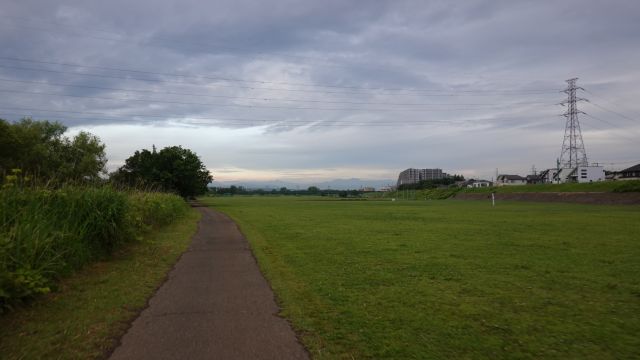 立川の多摩川緑地