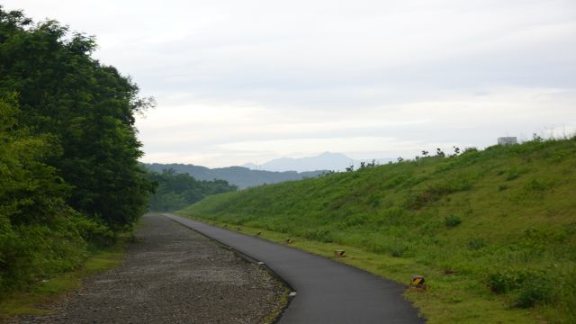 拝島橋手前で大岳山
