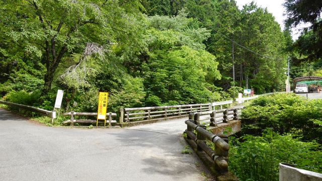 林道盆堀線への分岐