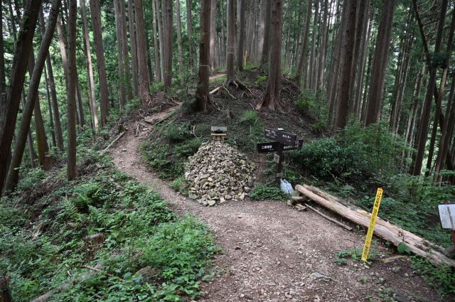 ケルンと祠