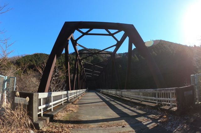 早戸川林道の金沢橋