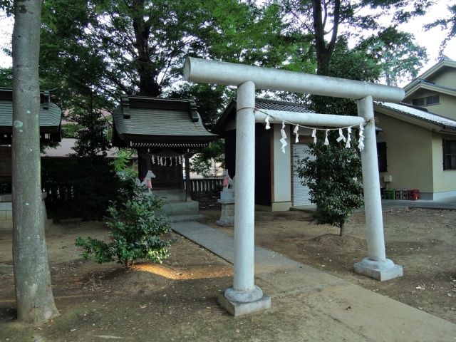 北側には稲荷神社