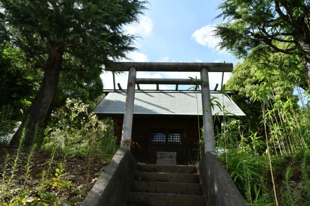 鳥居は階段の上